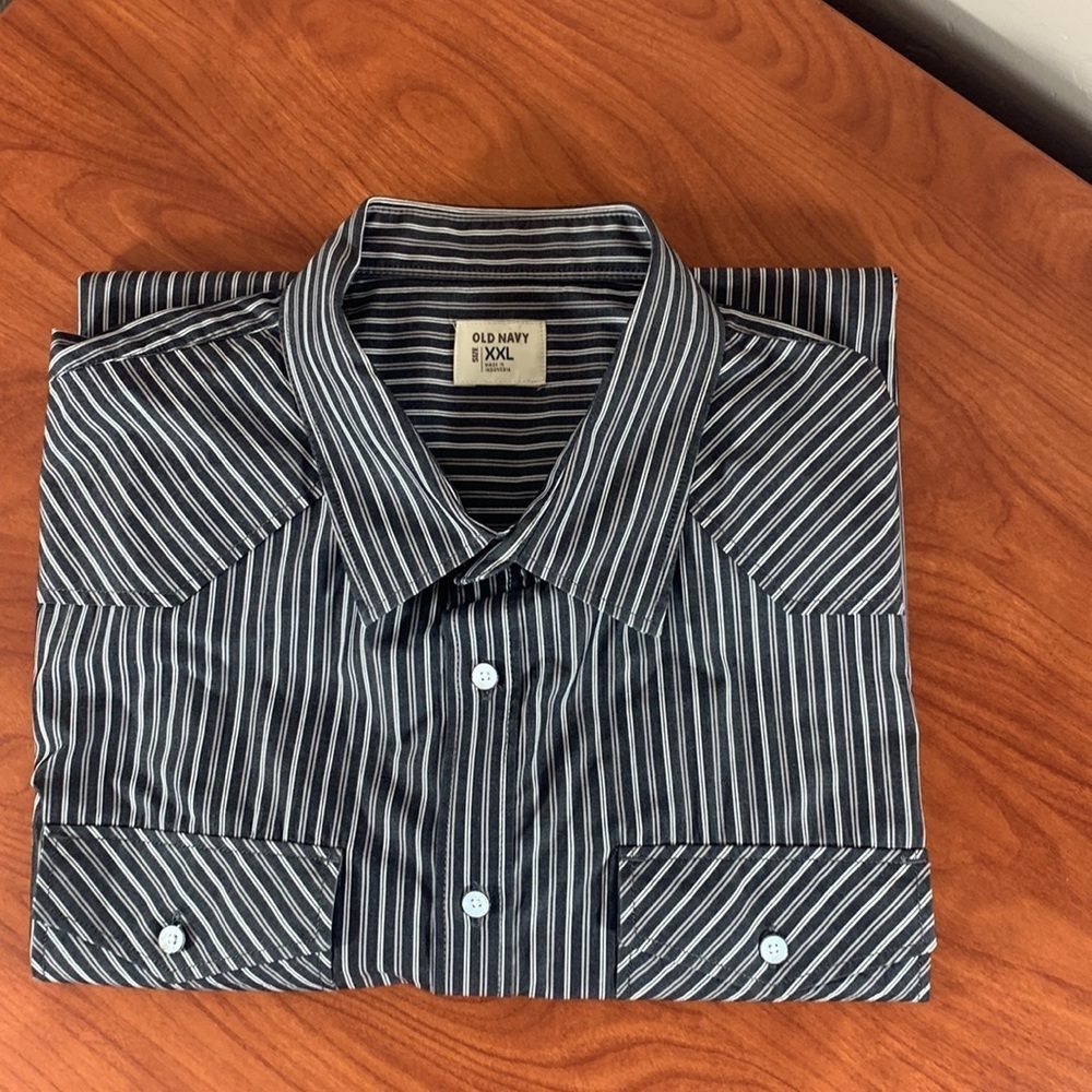 Old Navy Men's Short Sleeve Grey, White Striped Dress Shirt - XXL - Picture 8 of 8